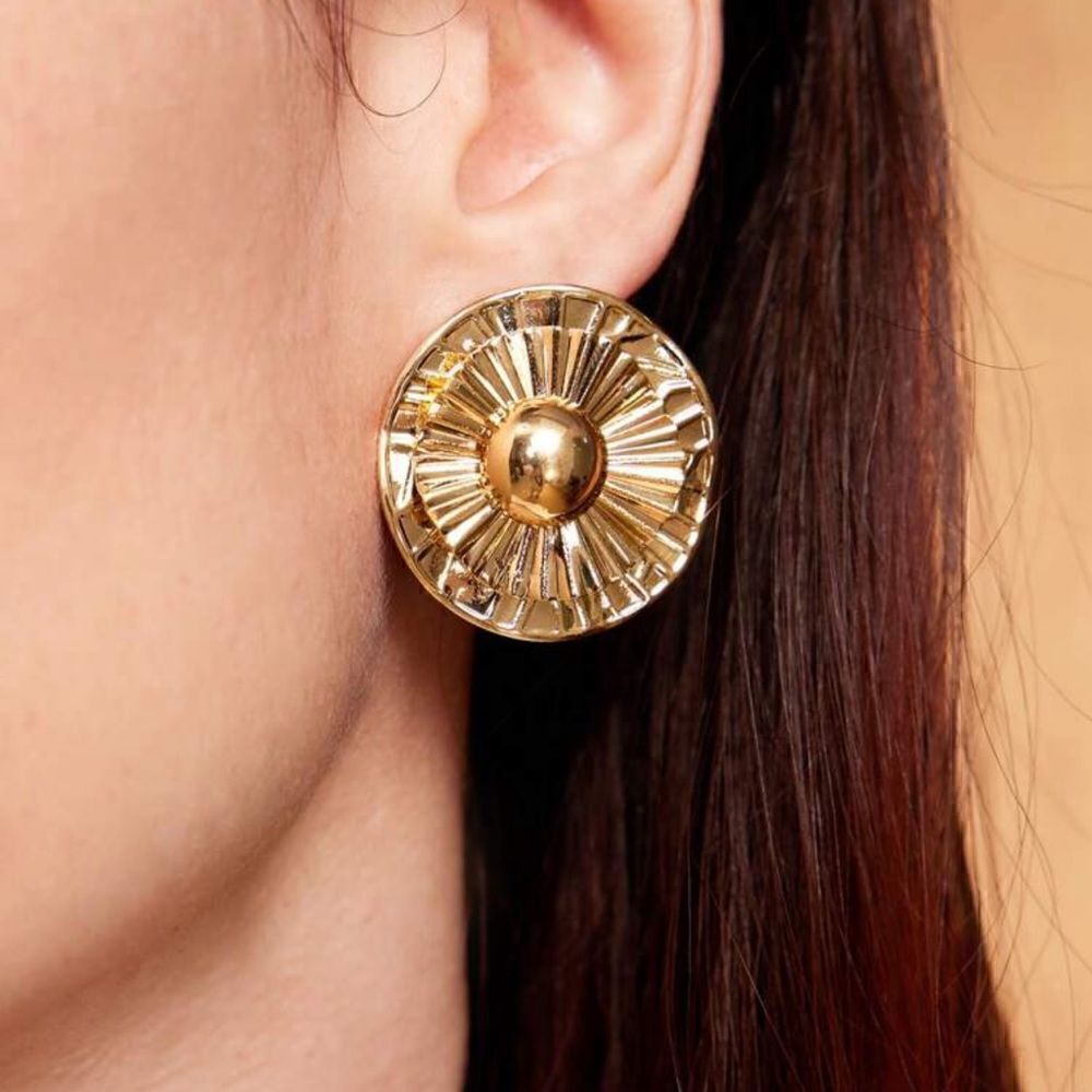 Gold flower earrings #1114